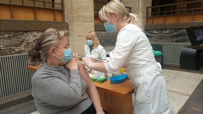Найнижчий показник за темпами вакцинації. Як на Закарпатті працюють центри і пункти щеплень