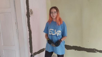 Волонтери зі всієї України допомагають облаштовувати музейну резиденцію на Тернопільщині Волонтери зі всієї України допомагають облаштовувати музейну резиденцію на Тернопільщині