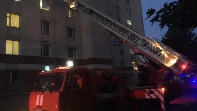В Івано-Франківську в гуртожитку сталася пожежа. Евакуювали 88 людей В Івано-Франківську в гуртожитку сталася пожежа. Евакуювали 88 людей