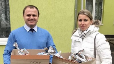Франківські студенти-медики стали Миколаями для діток з реабілітаційного центру