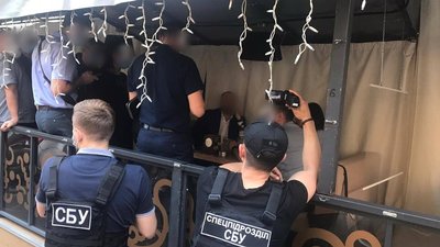 СБУ викрила голову Кіровоградської облдержадміністрації Андрія Балоня на хабарі 1,8 млн гривень СБУ викрила голову Кіровоградської облдержадміністрації Андрія Балоня на хабарі 1,8 млн гривень