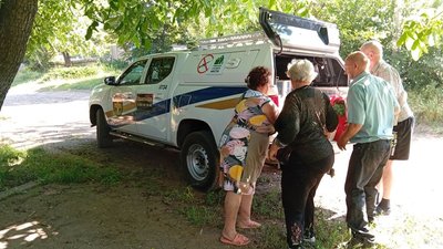 Евакуація з Дружківки під ударами дронів: волонтери вивезли дев'ять людей, серед них діти