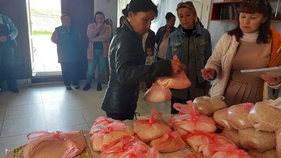 У Великій Лепетисі працює банк одягу та взуття У Великій Лепетисі працює банк одягу та взуття