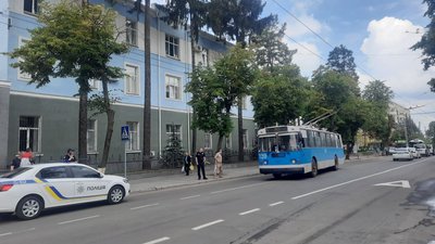 У Вінниці перекривали рух транспорту через підозрілого водія: що відомо У Вінниці перекривали рух транспорту через підозрілого водія: що відомо
