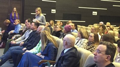 У Черкасах члени сімей загиблих та представники міської ради обговорили проєкти надгробків захисникам У Черкасах члени сімей загиблих та представники міської ради обговорили проєкти надгробків захисникам