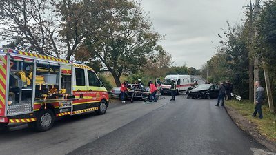 У Рівному зіткнулись легковики, водія довелось деблокувати У Рівному зіткнулись легковики, водія довелось деблокувати
