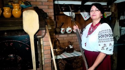 Можна побачити побут селян 100 років тому. Кропивничанка облаштувала вдома українську світлицю Можна побачити побут селян 100 років тому. Кропивничанка облаштувала вдома українську світлицю