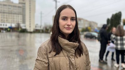 Учасниця акцї "ЗСУ в першу чергу" Учасниця акцї "ЗСУ в першу чергу"