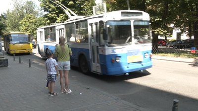 У черкаських тролейбусах контролери роз'яснюють як оплатити проїзд У черкаських тролейбусах контролери роз'яснюють як оплатити проїзд