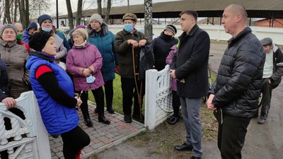 Жителі села Диканської громади, до якого не їздить автобус, зустрілися з представником перевізника Жителі села Диканської громади, до якого не їздить автобус, зустрілися з представником перевізника