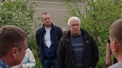 Жителів консультують і роздають допомогу Жителів консультують і роздають допомогу