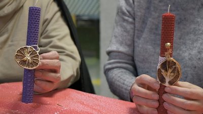 У Вінниці для переселенців провели майстер-клас з декорування свічки У Вінниці для переселенців провели майстер-клас з декорування свічки