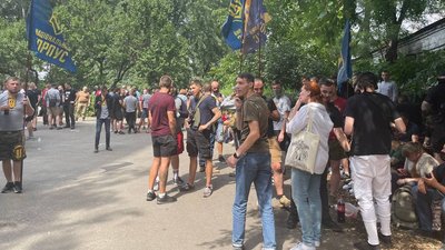Справа про вимагання. Близько 150 членів Нацкорпусу зібралися під судом у Києві
