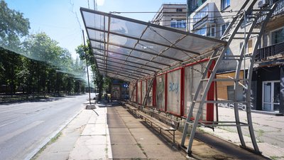 Херсон, місто, вулиця, середмістя, зупинка, антидронові сітки