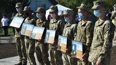 У День захисника України в Одеській області відкрили пам'ятник загиблим бійцям У День захисника України в Одеській області відкрили пам'ятник загиблим бійцям