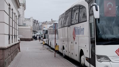 У Чернівцях на вокзалі іноземні автобуси забирають своїх громадян — міський голова У Чернівцях на вокзалі іноземні автобуси забирають своїх громадян — міський голова