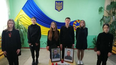 У вінницькому ліцеї вшанували пам'ять загиблих героїв України У вінницькому ліцеї вшанували пам'ять загиблих героїв України