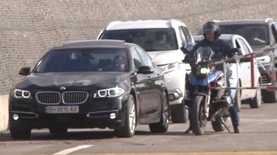 На трасі «Одеса-Чорноморськ» відновили рух через понтонну переправу На трасі «Одеса-Чорноморськ» відновили рух через понтонну переправу