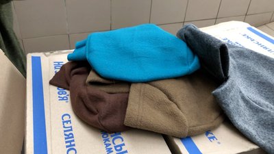 У Миколаєві волонтерка шиє балаклави для військових У Миколаєві волонтерка шиє балаклави для військових