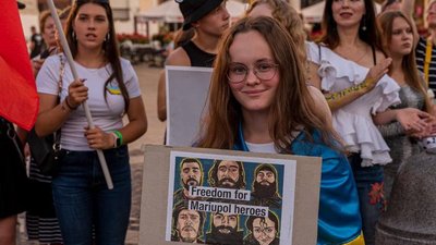 "Підтримуєш Україну? Обійми мене". Як франківка Валерія Ковальчук у Кракові нагадує європейцям про війну з РФ "Підтримуєш Україну? Обійми мене". Як франківка Валерія Ковальчук у Кракові нагадує європейцям про війну з РФ