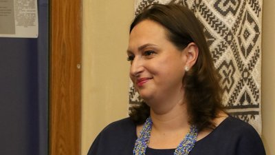 Благодійну виставку працівниці ХАЕС відкрито на Хмельниччині