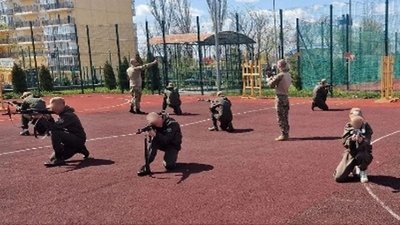 На окупованій Луганщині дітей та молодь готують до служби в російській армії