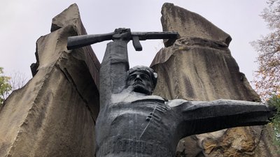 Неповна декомунізація: на Прикарпатті залишаються понад пів сотні пам’яток радянської епохи Неповна декомунізація: на Прикарпатті залишаються понад пів сотні пам’яток радянської епохи