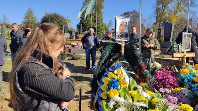 У Тернополі попрощалися із бійцем з Маріуполя Андрієм Барським У Тернополі попрощалися із бійцем з Маріуполя Андрієм Барським