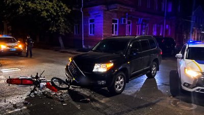 У Кропивницькому 13-річний мотоцикліст зіткнувся з авто: двоє травмованих