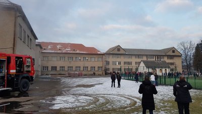 Зі школи евакуювали майже 180 учнів Зі школи евакуювали майже 180 учнів