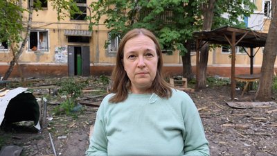 "Досі трусить і треба евакуюватися, але могила сина тут". Краматорці — про удар ФАБ по середмістю 5 травня "Досі трусить і треба евакуюватися, але могила сина тут". Краматорці — про удар ФАБ по середмістю 5 травня