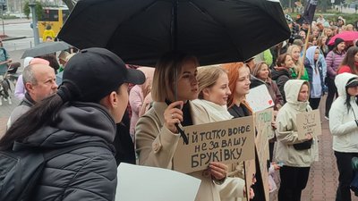 У Черкасах відбувся пікет під міськрадою У Черкасах відбувся пікет під міськрадою