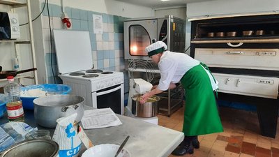 У Новояворівську печуть паски для воїнів на передову У Новояворівську печуть паски для воїнів на передову