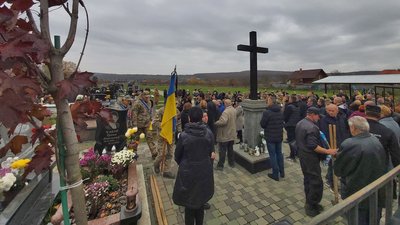 На Закарпатті попрощалися з полеглим захисником Єгором Паршиним