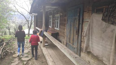 Одна серед людей: на Прикарпатті жінка помирає з голоду Одна серед людей: на Прикарпатті жінка помирає з голоду