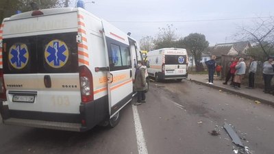 Потрійна ДТП з маршруткою у Рівному: є загиблий, травмовано семеро Потрійна ДТП з маршруткою у Рівному: є загиблий, травмовано семеро