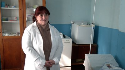 Санітарка ФАПу у селі Перепис на Городнянщині Тетяна Тимошенко, яку односельці просять вступити до медичного коледжу Санітарка ФАПу у селі Перепис на Городнянщині Тетяна Тимошенко, яку односельці просять вступити до медичного коледжу