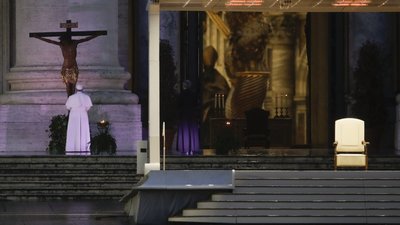 Папа Римський помолився на порожній площі Ватикану Папа Римський помолився на порожній площі Ватикану