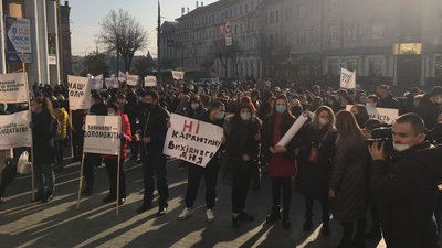 Вінницькі ресторатори вийшли на акцію протесту Вінницькі ресторатори вийшли на акцію протесту