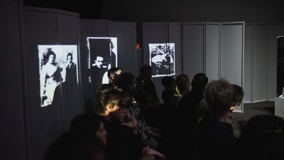 «Про потребу триматися попри все»: у Луцьку показали виставу «Кімната Левчанівської» «Про потребу триматися попри все»: у Луцьку показали виставу «Кімната Левчанівської»