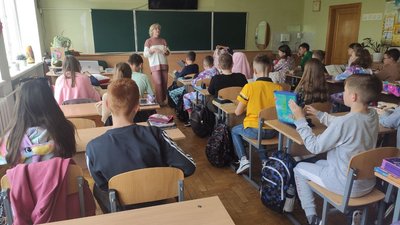 Тернопільські школярі прийшли на уроки у домашніх капцях та піжамах Тернопільські школярі прийшли на уроки у домашніх капцях та піжамах