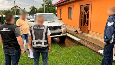 Працевлаштовував як водіїв міжнародних перевезень: на Львівщині викрили ще одну схему виїзду за кордон