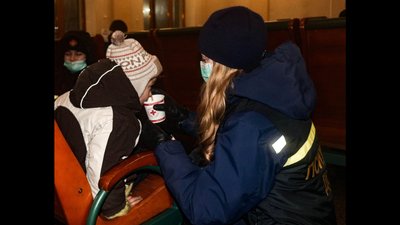 Евакуаційний потяг прибув із Донеччини в Черкаську область Евакуаційний потяг прибув із Донеччини в Черкаську область