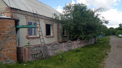 "У руїнах жити не зможу", – мешканці Білопілля ладнають свої будинки, пошкоджені армією РФ "У руїнах жити не зможу", – мешканці Білопілля ладнають свої будинки, пошкоджені армією РФ