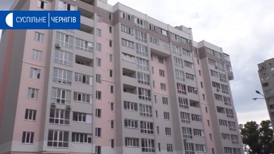 В новобудові на Жабинського у Чернігові заливає підвал та тріскаються стіни