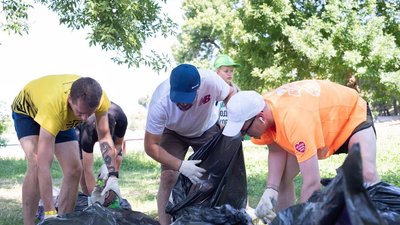 У Рівному збирали сміття на пробіжці і заробили 41 гривню