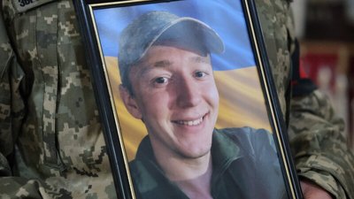 У Луцьку попрощалися з 31-річним військовослужбовцем Олександром Лаконцевим У Луцьку попрощалися з 31-річним військовослужбовцем Олександром Лаконцевим