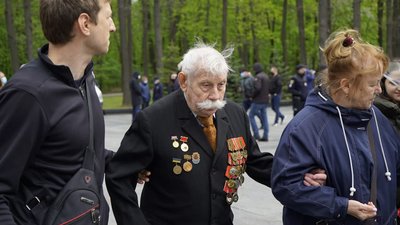 Меморіал Слави у Харкові вранці 9 травня відвідали 6 тисяч людей — поліція Меморіал Слави у Харкові вранці 9 травня відвідали 6 тисяч людей — поліція