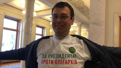 Нардепи від "Слуги народу" прийшли до Ради із футболками на підтримку Зеленського Нардепи від "Слуги народу" прийшли до Ради із футболками на підтримку Зеленського