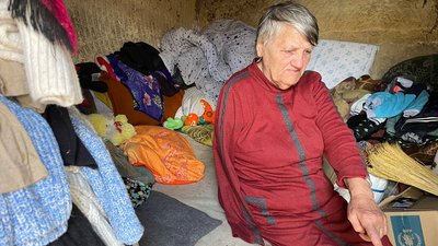 "Нікому не бажаю, як ми оце живемо". Жителька Первомайського, що Миколаївщині, живе з рідними в сараї "Нікому не бажаю, як ми оце живемо". Жителька Первомайського, що Миколаївщині, живе з рідними в сараї